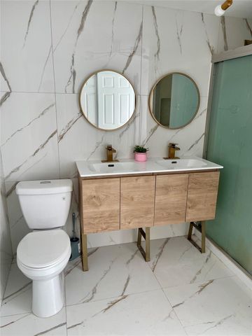 2459 Dewey St, Hollywood, FL 33020