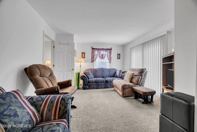 407 Clinton Avenue, Middlesex, NJ 08846