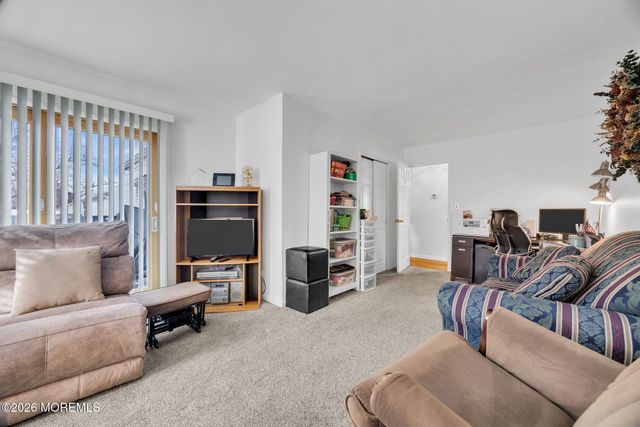 407 Clinton Avenue, Middlesex, NJ 08846