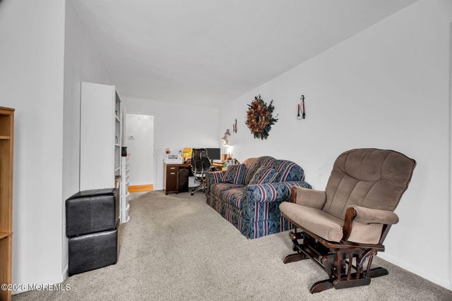 407 Clinton Avenue, Middlesex, NJ 08846