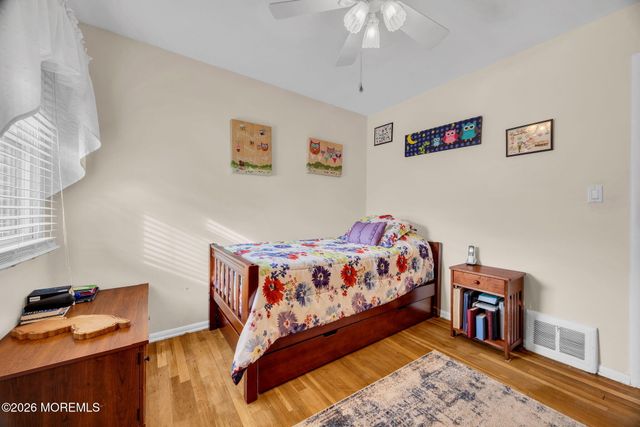 407 Clinton Avenue, Middlesex, NJ 08846