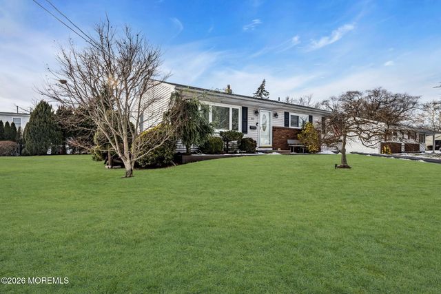 407 Clinton Avenue, Middlesex, NJ 08846