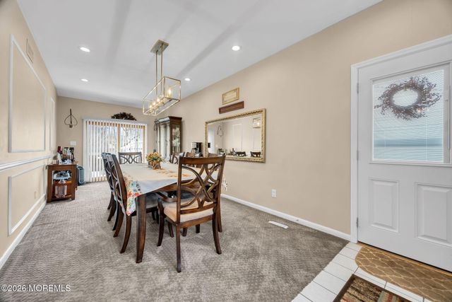 407 Clinton Avenue, Middlesex, NJ 08846