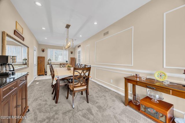 407 Clinton Avenue, Middlesex, NJ 08846