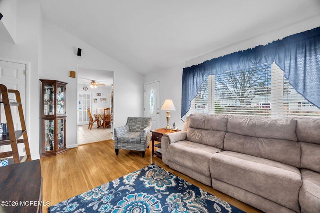 407 Clinton Avenue, Middlesex, NJ 08846