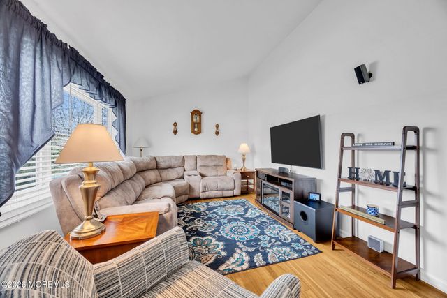 407 Clinton Avenue, Middlesex, NJ 08846