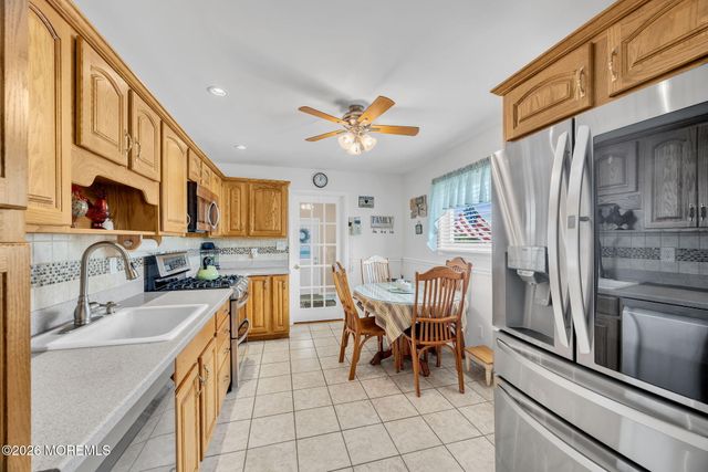 407 Clinton Avenue, Middlesex, NJ 08846