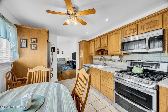 407 Clinton Avenue, Middlesex, NJ 08846