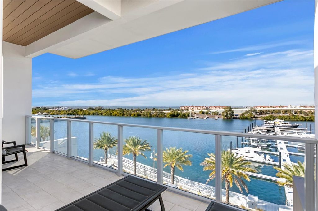 Image 2 of property listing at 5142 MARINA WAY, Tampa, FL 33611