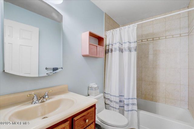 3 Abilene Lane, Manalapan, NJ 07726