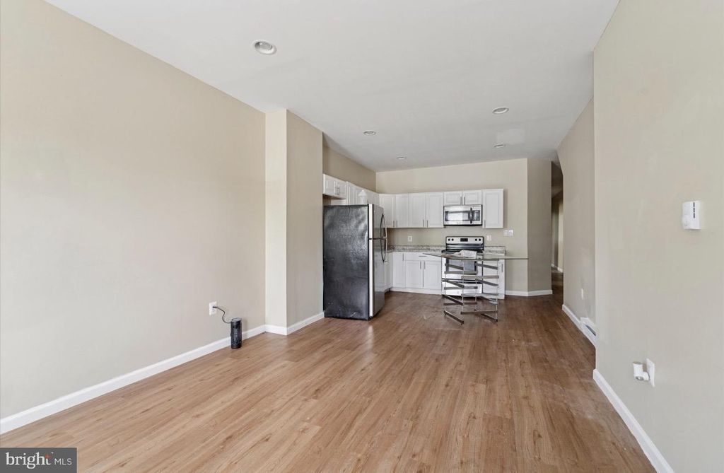 7018 WOODLAND AVE, PHILADELPHIA, PA 19142 — photo 4