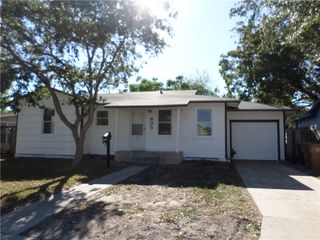 605 Doddridge St, Corpus Christi, TX 78411