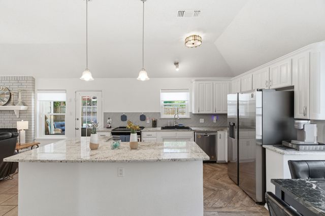 6825 Wooddale Drive, Watauga, TX 76148