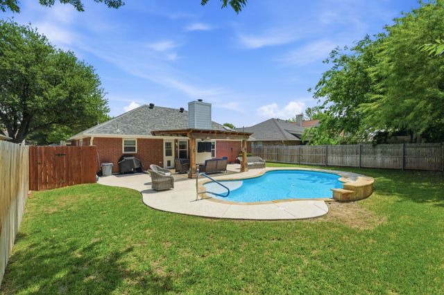 6825 Wooddale Drive, Watauga, TX 76148