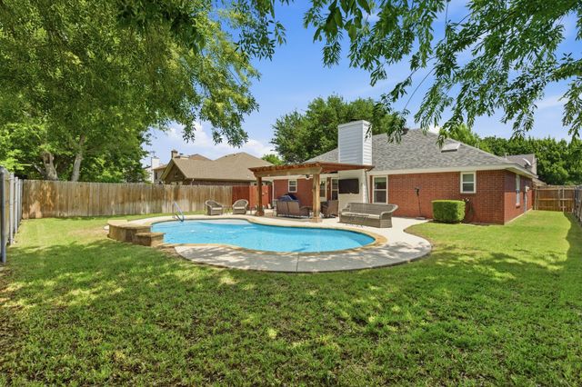 6825 Wooddale Drive, Watauga, TX 76148