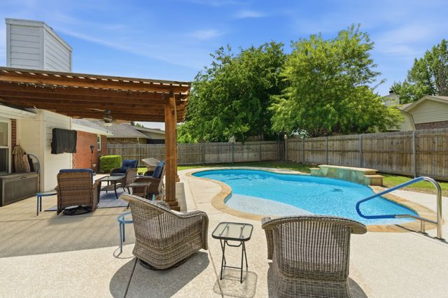 6825 Wooddale Drive, Watauga, TX 76148