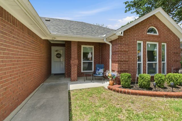 6825 Wooddale Drive, Watauga, TX 76148