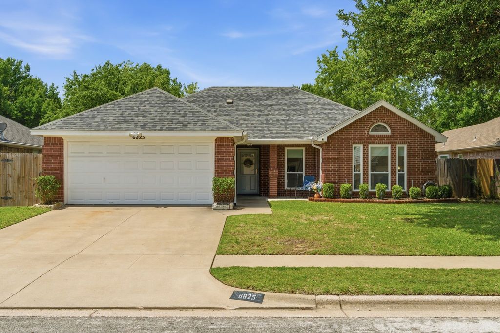 6825 Wooddale Drive, Watauga, TX 76148