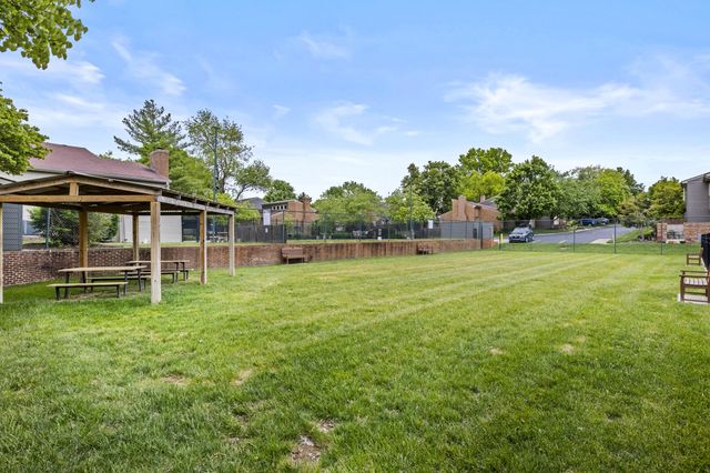 2140 Fort Harrods Drive 23, Lexington, KY 40513