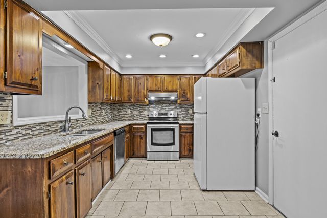2140 Fort Harrods Drive 23, Lexington, KY 40513