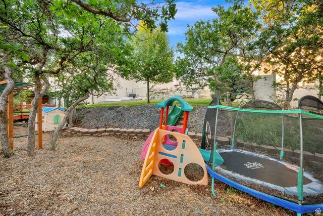 6319 W SUTHERLAND DR, Highland, UT 84003