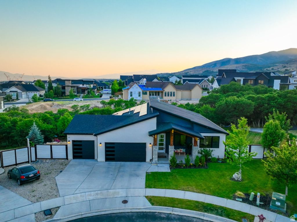 6319 W SUTHERLAND DR, Highland, UT 84003