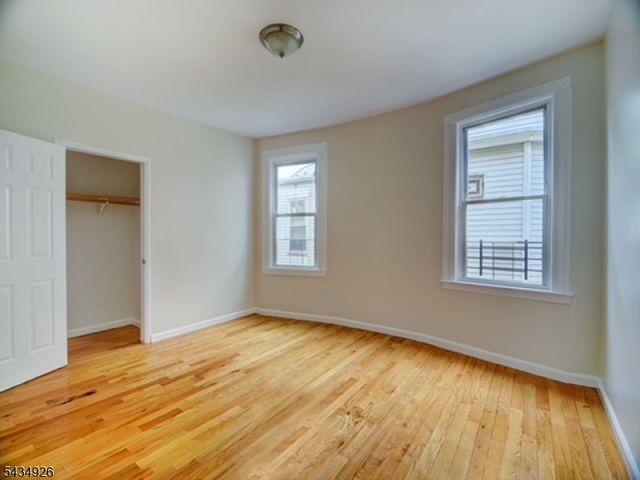 1035 Hunterdon St, Newark City, NJ 07112