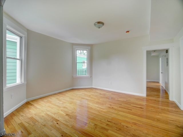 1035 Hunterdon St, Newark City, NJ 07112