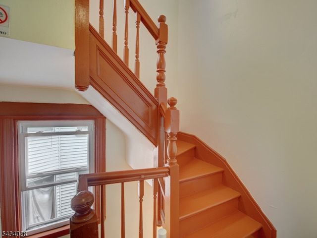 1035 Hunterdon St, Newark City, NJ 07112
