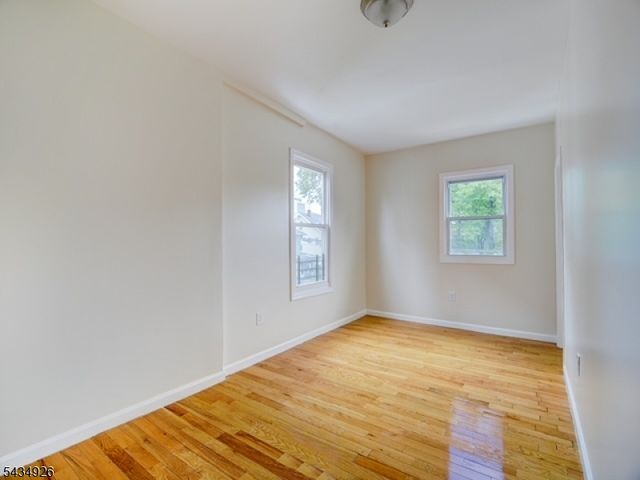1035 Hunterdon St, Newark City, NJ 07112