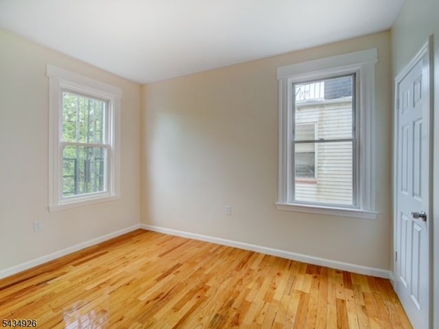 1035 Hunterdon St, Newark City, NJ 07112
