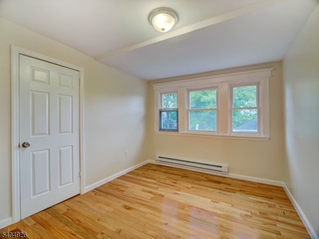 1035 Hunterdon St, Newark City, NJ 07112