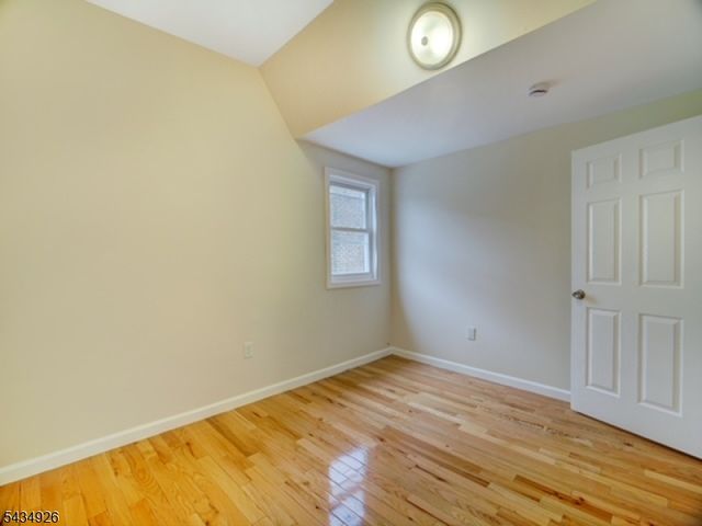 1035 Hunterdon St, Newark City, NJ 07112