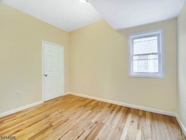 1035 Hunterdon St, Newark City, NJ 07112