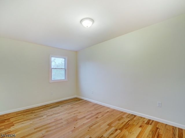 1035 Hunterdon St, Newark City, NJ 07112