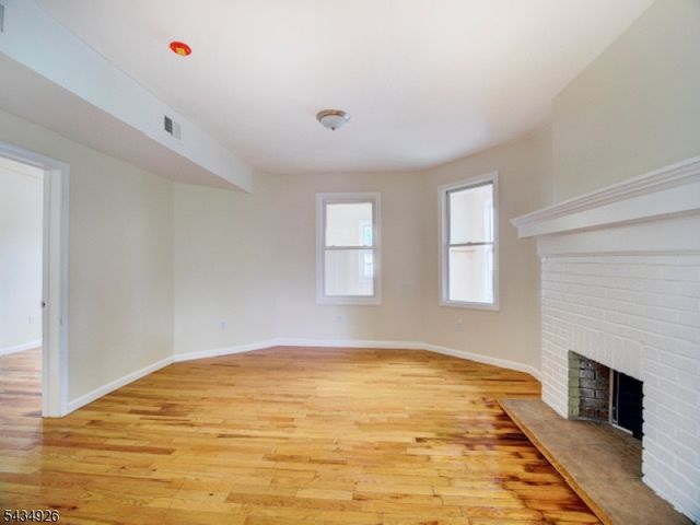 1035 Hunterdon St, Newark City, NJ 07112
