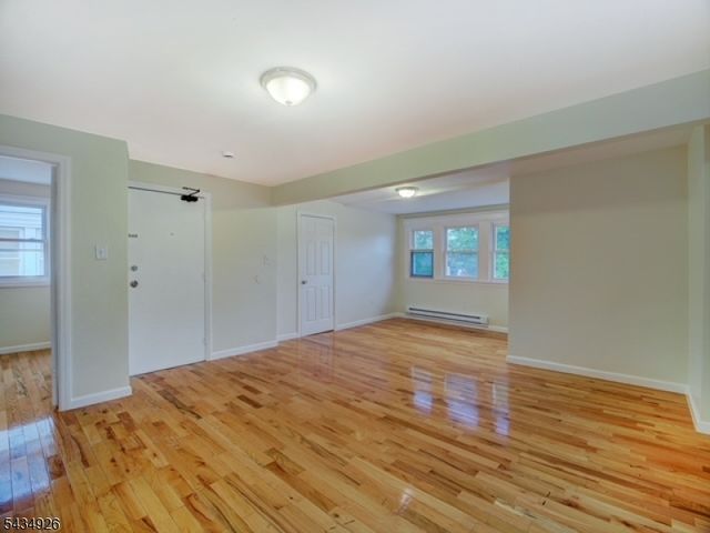 1035 Hunterdon St, Newark City, NJ 07112