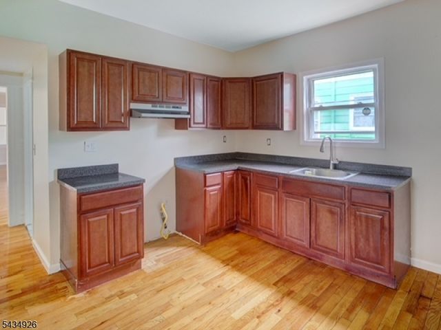 1035 Hunterdon St, Newark City, NJ 07112
