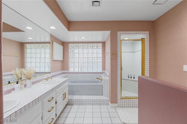 7471 Darby Avenue, Las Vegas, NV 89117