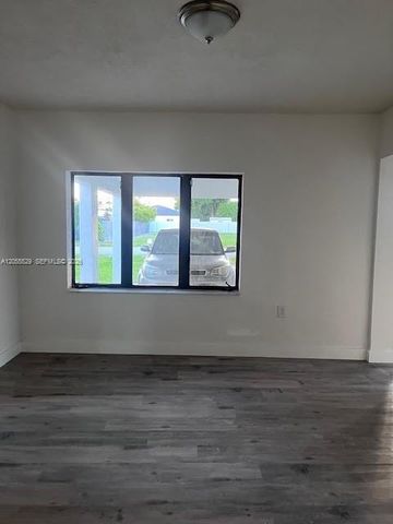 21221 SW 120 AVE, Miami, FL 33177