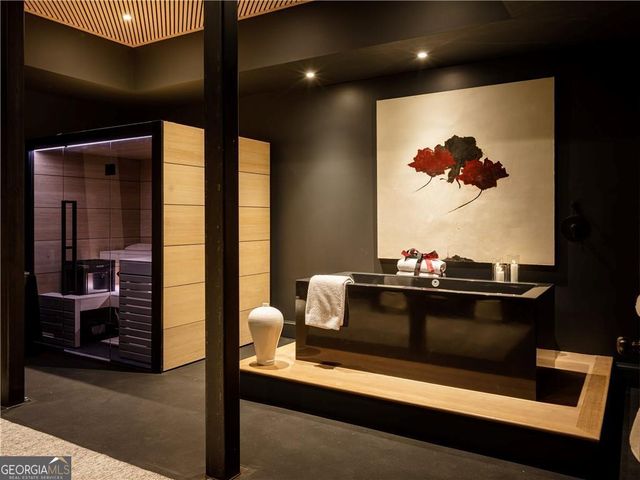 4238 W Club Lane NE, Atlanta, GA 30319