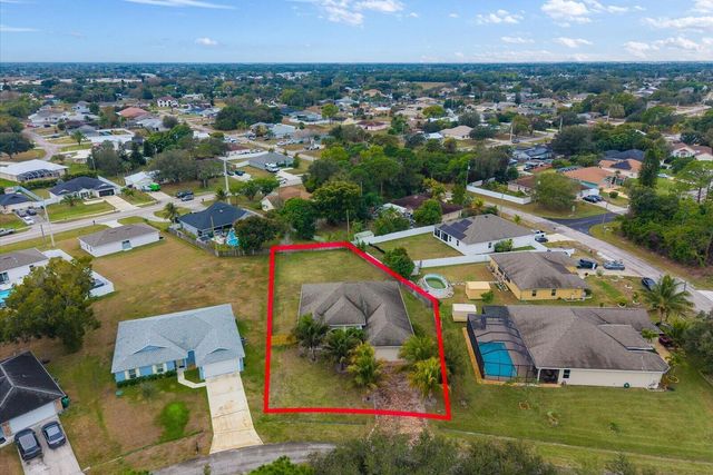 562 SW Souris Avenue, Port St. Lucie, FL 34953