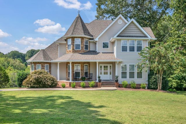 1004 Bradby Dr, Burns, TN 37029