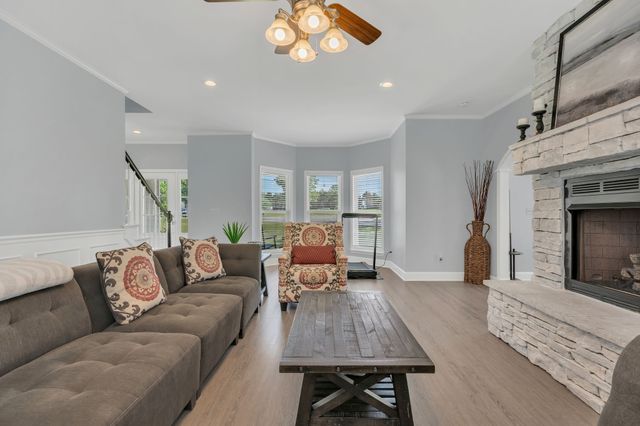 1004 Bradby Dr, Burns, TN 37029