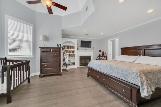 1004 Bradby Dr, Burns, TN 37029