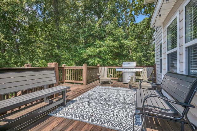 1004 Bradby Dr, Burns, TN 37029