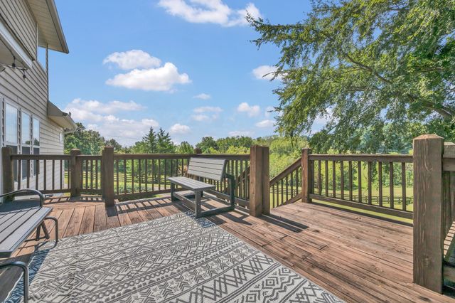 1004 Bradby Dr, Burns, TN 37029