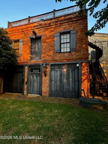 303 N Commerce Street, Natchez, MS 39120