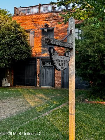 303 N Commerce Street, Natchez, MS 39120