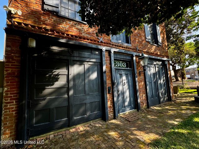 303 N Commerce Street, Natchez, MS 39120